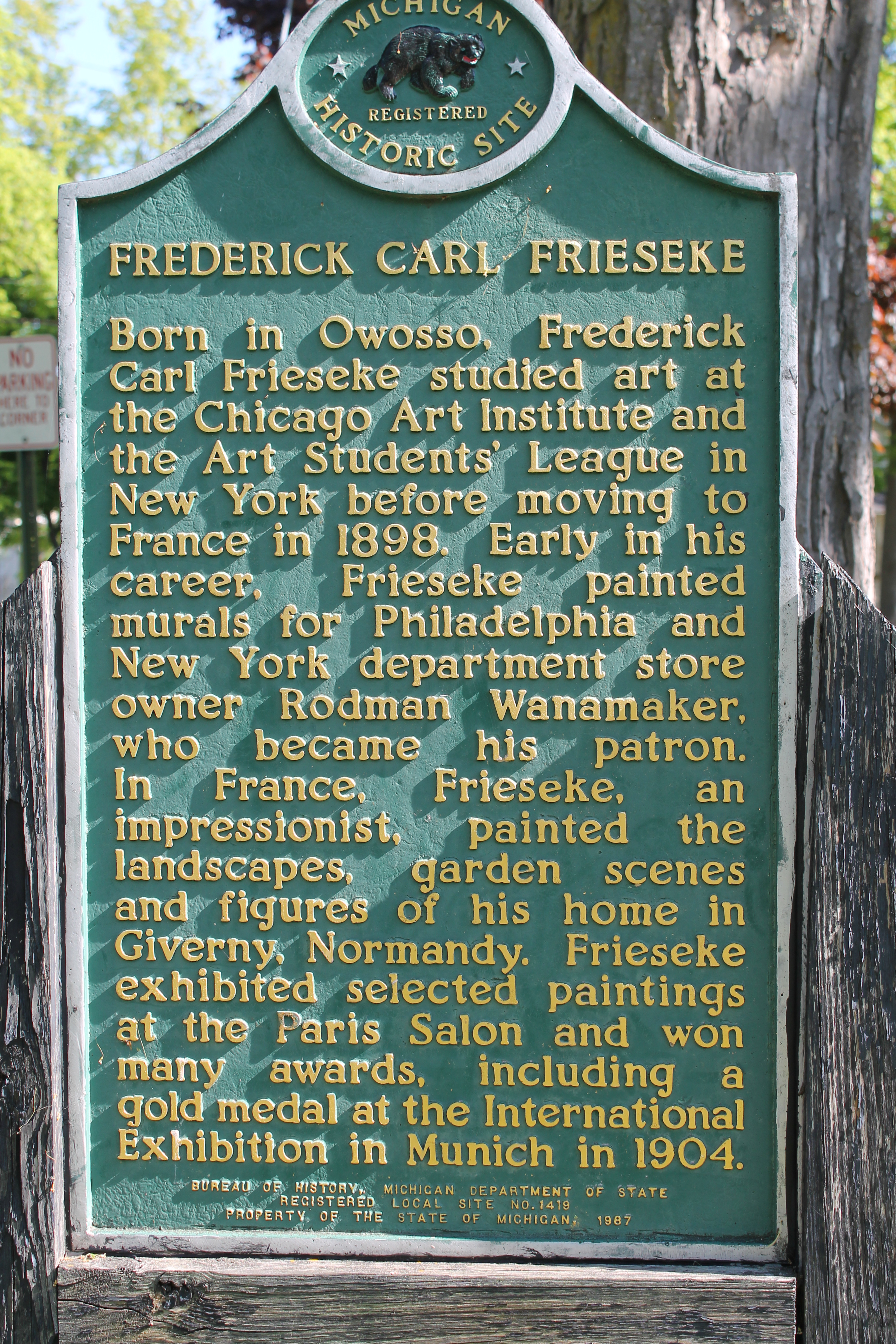 Photo of historical marker about Frederick Carl Frieseke
