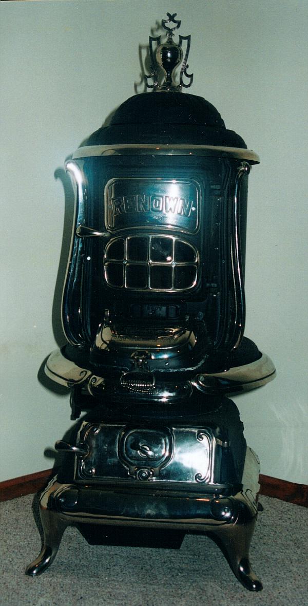 Photo of stove manufactured by the Renown Stove Company, courtesy of Twin Peak Homes, owner and restorer of above stove. 